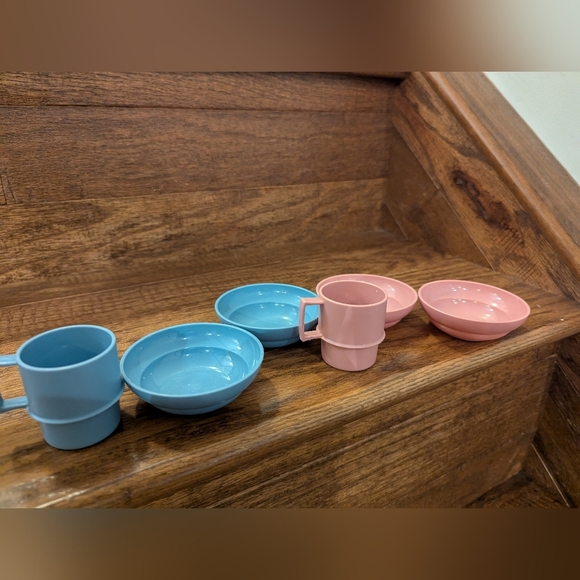 Tupperware Kids Mini Party Set Pink & Blue Vintage 4 Bowls 2 mugs - Picture 1 of 6